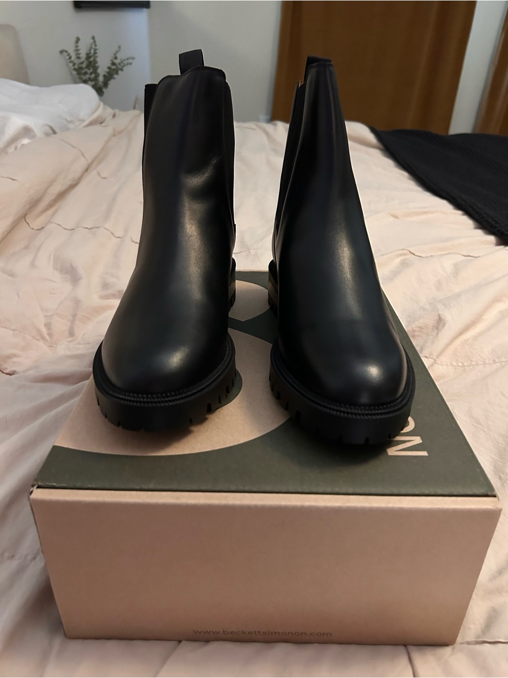 Beckett Simonon Renee Chelsea Boot
